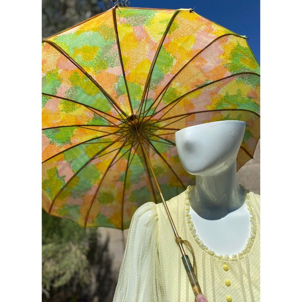 SOLD Vintage midcentury colorful spring pastel pagoda umbrella parasol - Picture 6 of 9